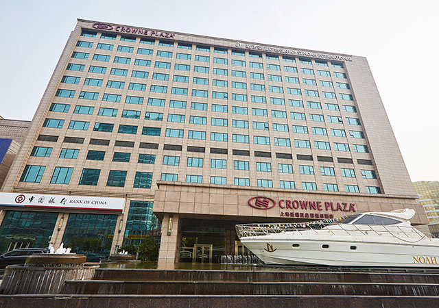 圣诺亚皇冠假日酒店